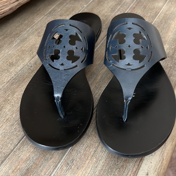 Excellent preloved Tory Burch Zoey Thong Sandal. Maybe wore twice. - Picture 9 of 10